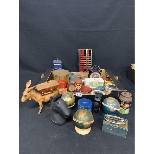 673 - Money boxes and sundry items