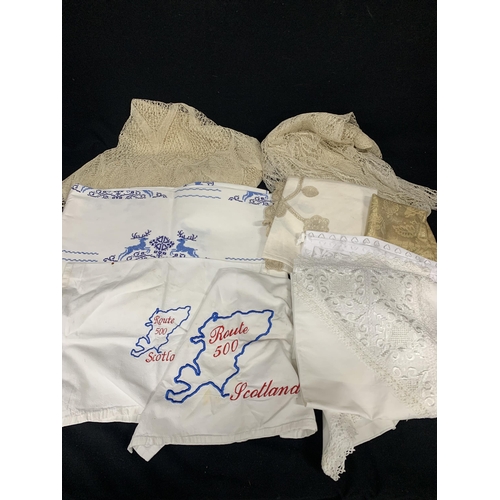 681 - Quantity of vintage linen