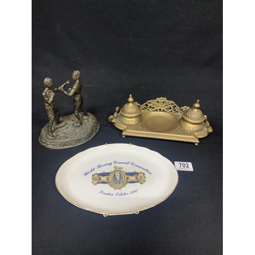 702 - The Prizefighters boxing statue, height 15 cms, brass inkstand and Wedgwood World Boxing commemorati... 