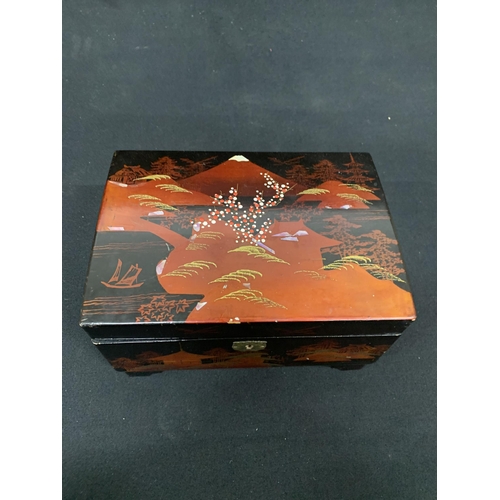 707 - Japanese lacquered  musical jewellery box with contents