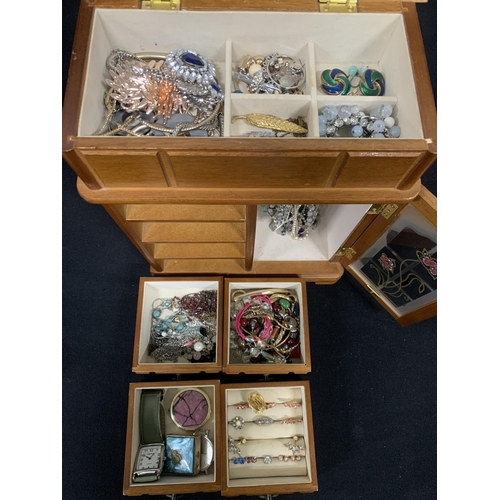 711 - Jewellery Cabinet and contents