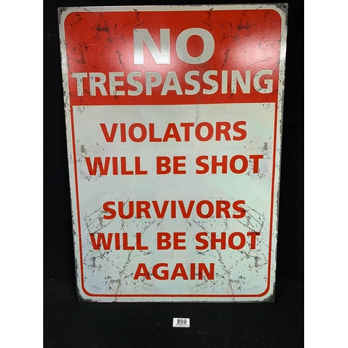 899 - Metal Sign No Trespassing, 50 x 70 cms