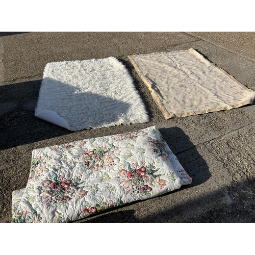 169 - A floral king size bed quilt, fluffy rug and beige rug