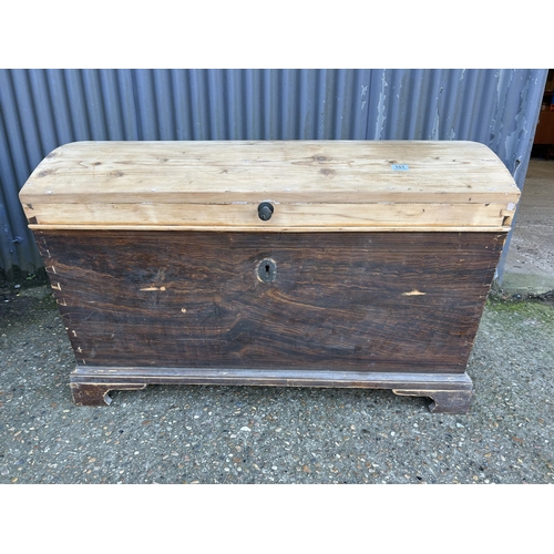 101 - A very large pine dome top blanket box 115x65x75