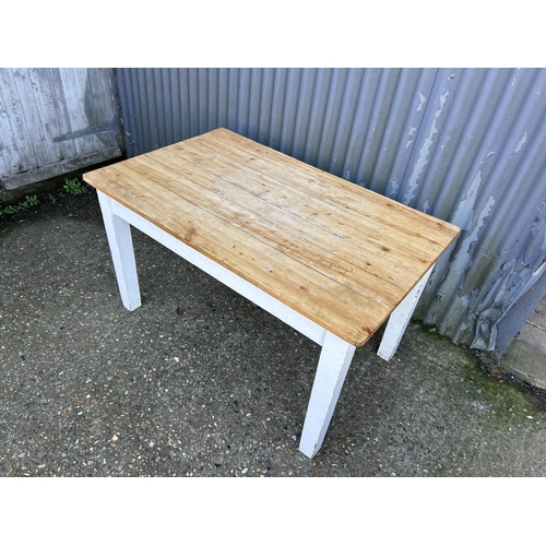 102 - A painted pine kitchen table 125x74x70