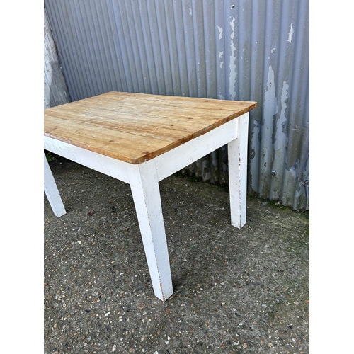 102 - A painted pine kitchen table 125x74x70