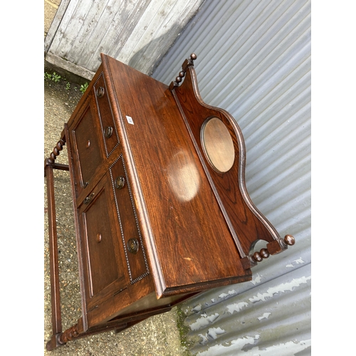 126 - A 20th century oak sideboard  106x40 x110