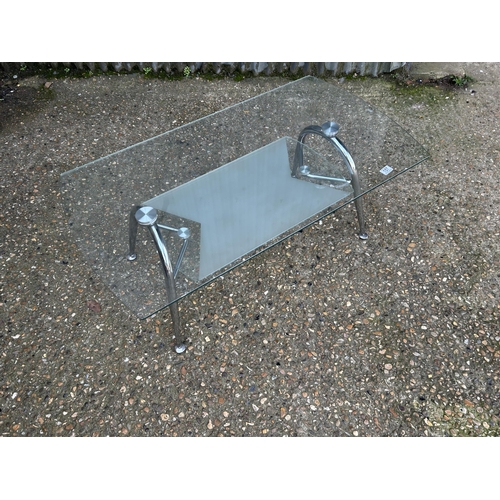 157 - Modern glass and chrome coffee table 110x60x49