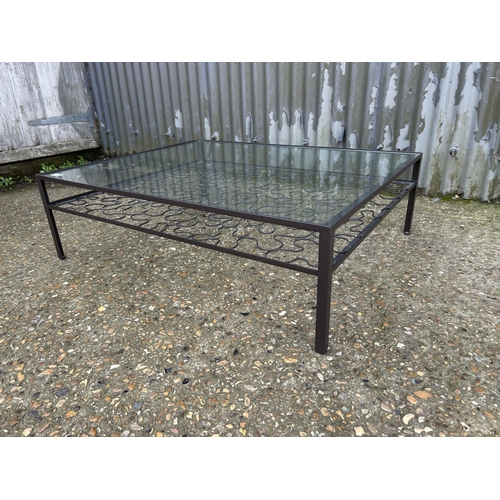 158 - A modern glass top coffee table 80x100