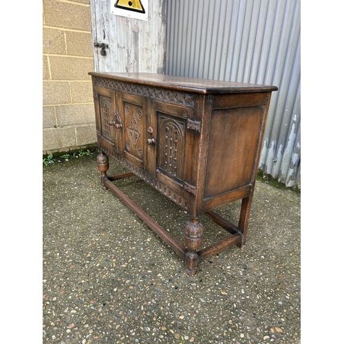 28 - A carved oak three door sideboard 120x45x90