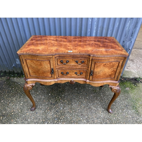 38 - A small walnut sideboard 107x48x90