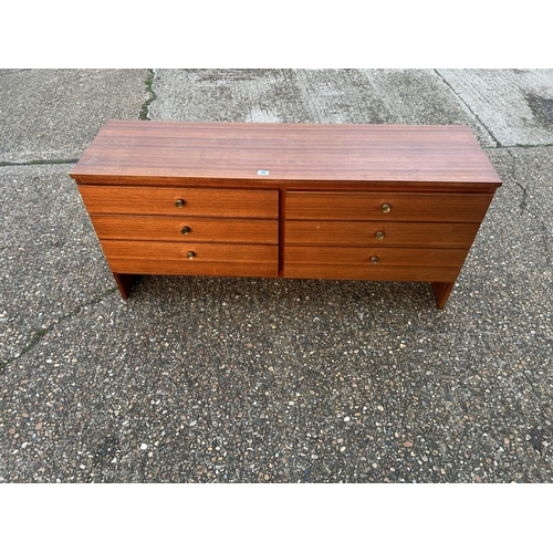 40 - A teak lowboy chest of six drawers 142x40 x62