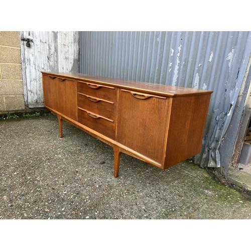 88 - A mid century teak sideboard 200x45x75