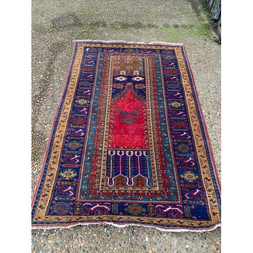 80 - A red and gold pattern oriental rug 190x100