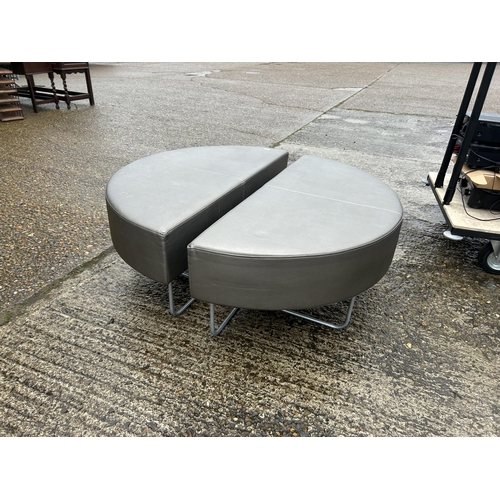 187 - A large two section circular seat 120cm diameter