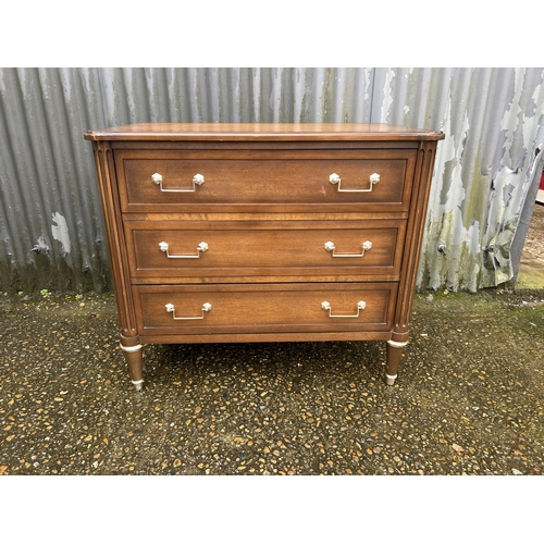 202 - A chest of three drawers 85x45x77