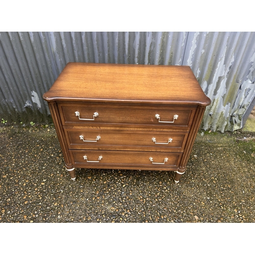 202 - A chest of three drawers 85x45x77