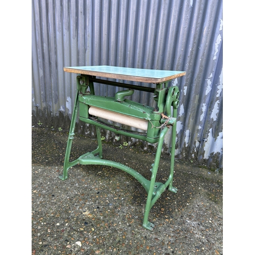 21 - Vintage Ewbank mangle