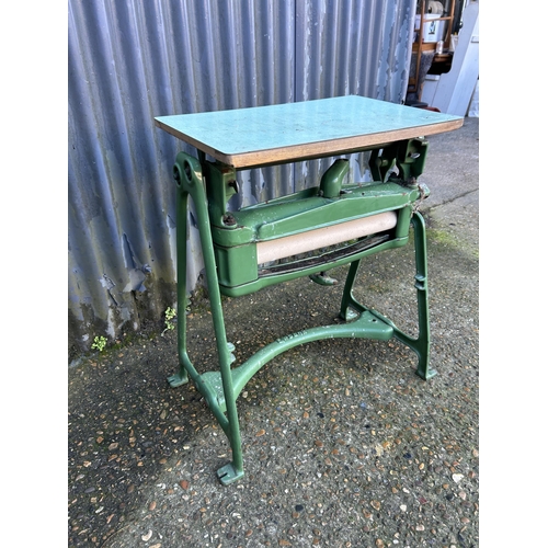 21 - Vintage Ewbank mangle