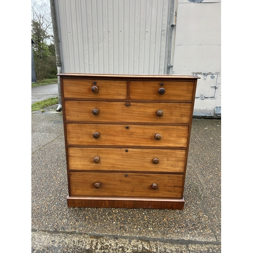 246 - A good quality large Victorian mahogany chest of six drawers  118x50x130