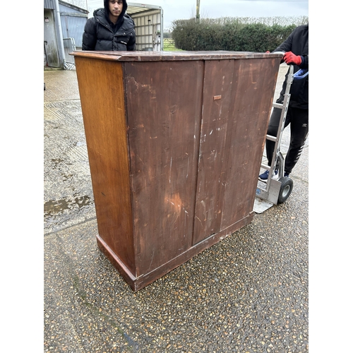 256 - A modern light oak kneehole desk