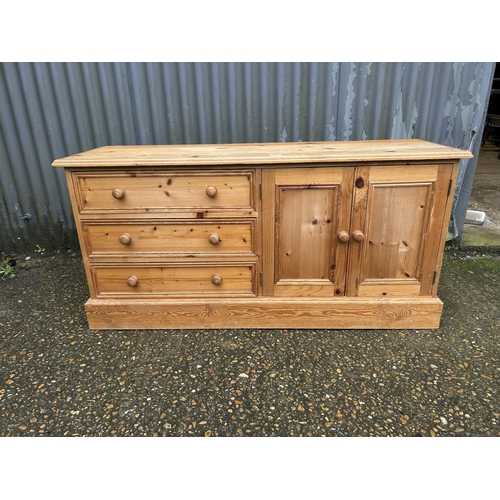 260 - A low pine sideboard 132x40x60