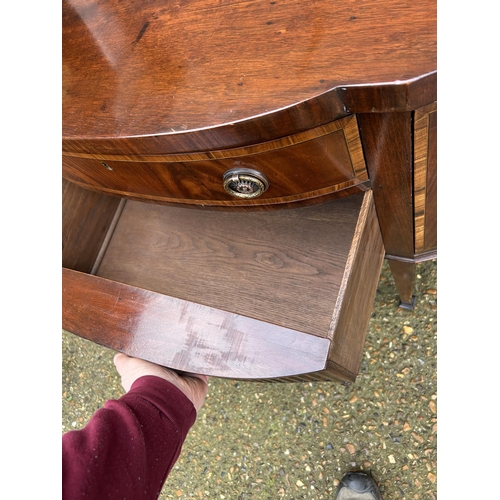 32 - A Victorian mahogany sideboard 145x60x 90