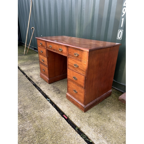 330 - An Edwardian mahogany kneehole desk 122x60x75