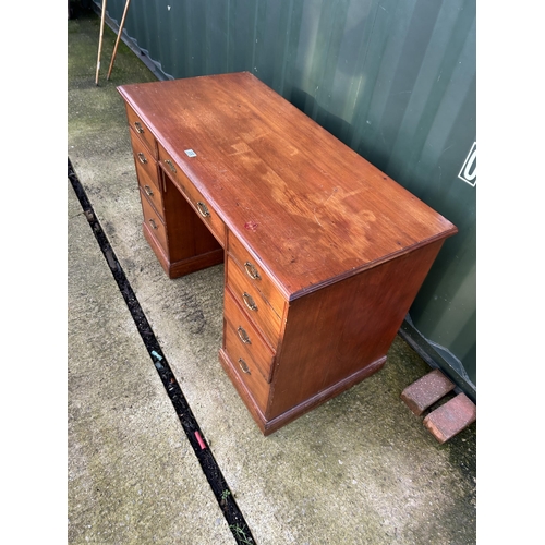 330 - An Edwardian mahogany kneehole desk 122x60x75