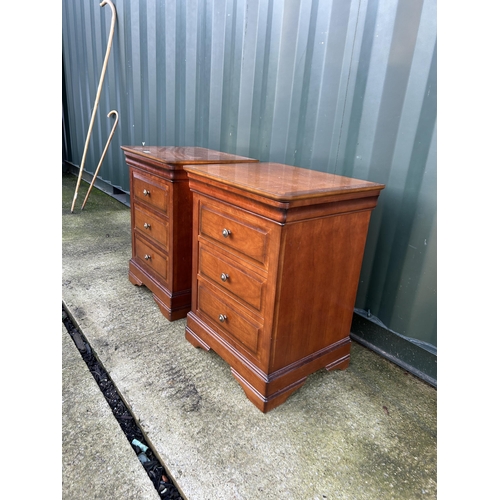 332 - A pair of good quality reproduction bedside chests of three drawers