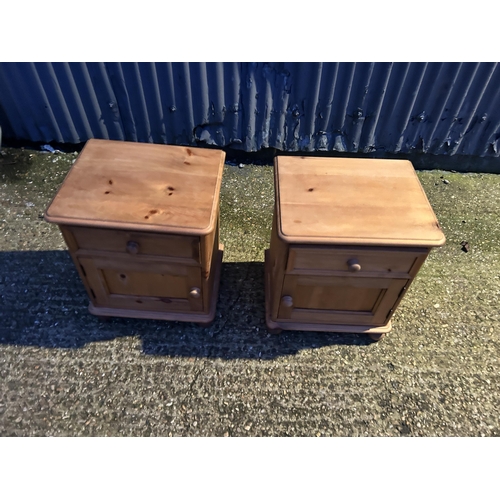 342a - A pair of coutry pine bedsides