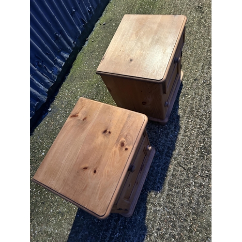 342a - A pair of coutry pine bedsides