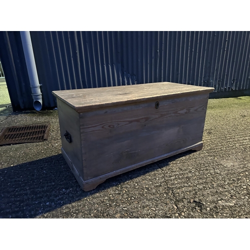 342c - A country pine blanket box chest 82x37x80