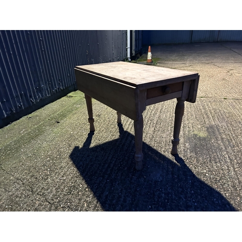 342d - A country pine drop leaf kitchen table with drawer