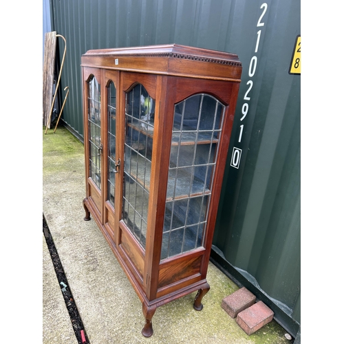 373 - An Edwardian mahogany display cabinet with leaded glass doors  134x37x130