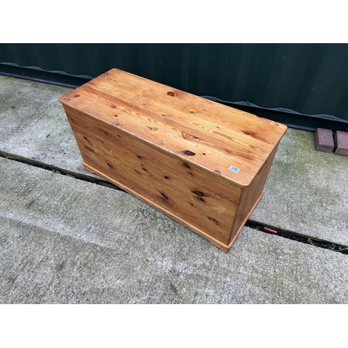 376 - A large pine ottoman blanket box with fitted trays