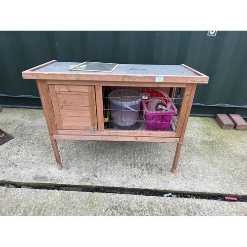 400j - Pet hutch