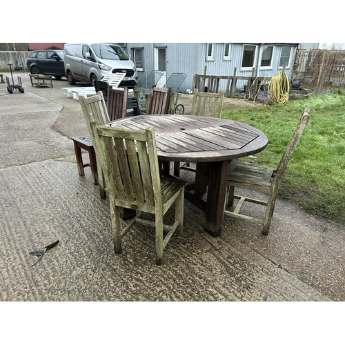 421 - A hardwood circular garden table and six chairs