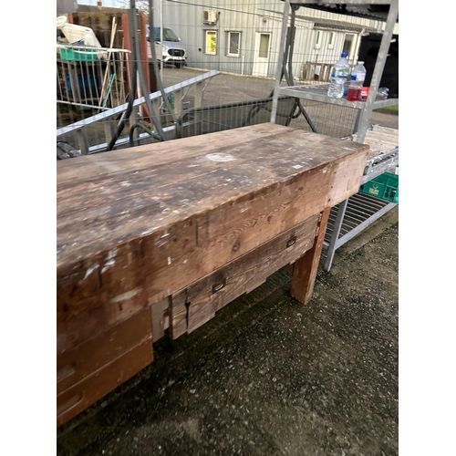 448 - A very large vintage workbench with vice 8ft