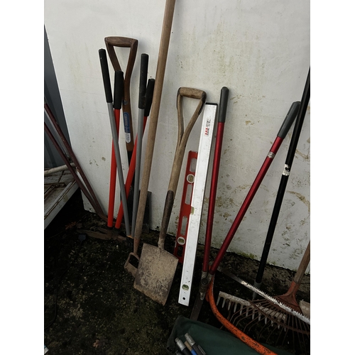 449 - A collection of garden hand tools including drain rods, sprinkler, shovels etc