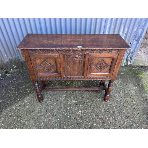 60 - A carved oak sideboard 106x36x80