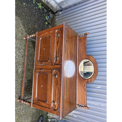 98 - An oak barley twist sideboard 120x44x90
