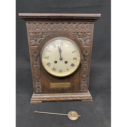 526 - Antique mantel clock with pendulum, height 32cms