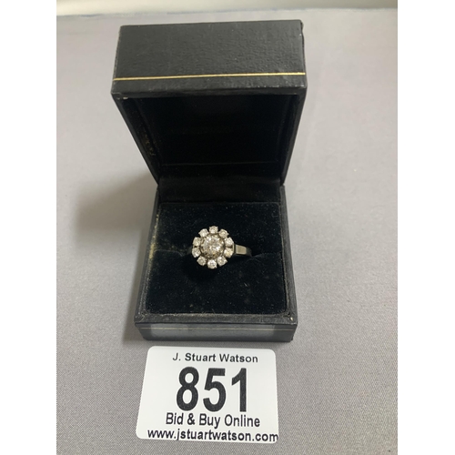 851 - 14ct white Gold diamond Cluster Ring set to chenier shoulders and a plain polished shank, size (lead... 