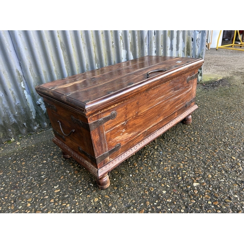 186 - A Indonesian hardwood blanket box 90x47x45