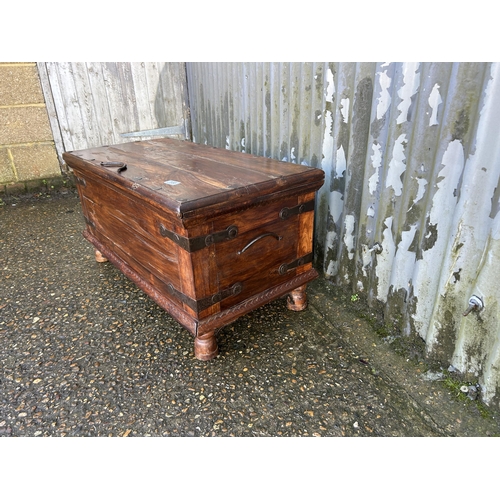 186 - A Indonesian hardwood blanket box 90x47x45