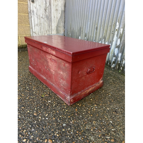 189 - A red painted pine blanket box 92x50x50