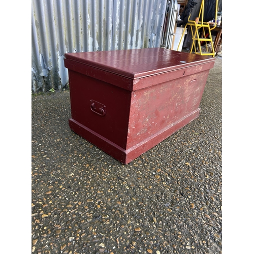 189 - A red painted pine blanket box 92x50x50