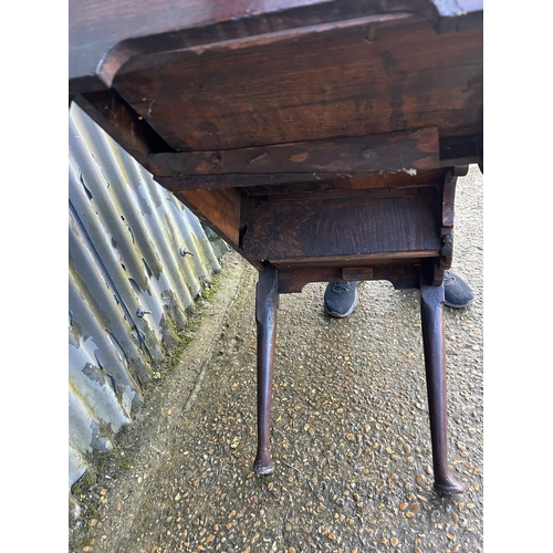 192 - A Georgian three drawer lowboy 84x55x70