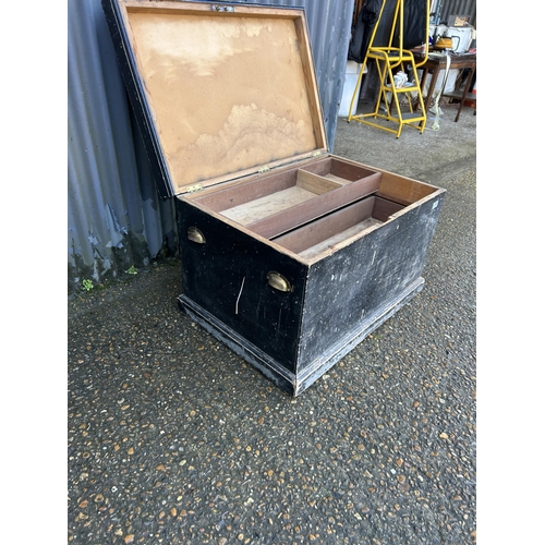 226 - A vintage pine carpenters chest with fitted interior  90x60x60